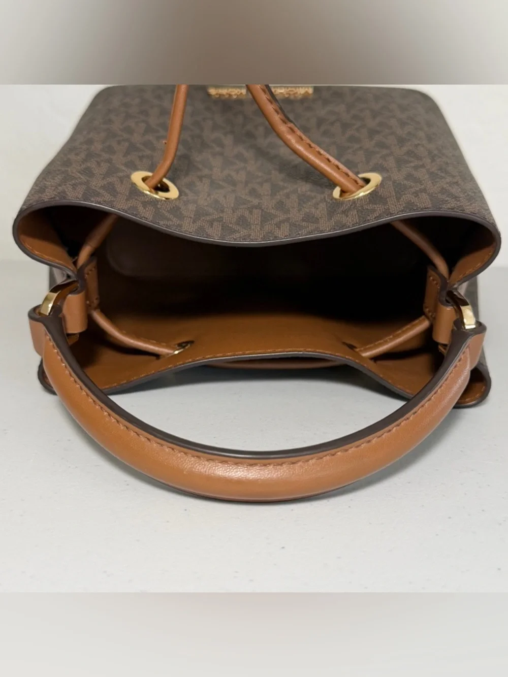 Michael Kors Suri Small Logo Bucket Bag - Picture 8 of 9